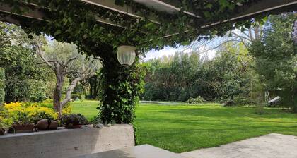 Elegante Trilocale All'interno di una Villa in Zona Residenziale di Prestigio