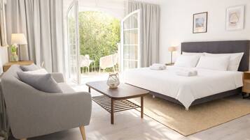 6 bedrooms, desk, iron/ironing board, travel crib