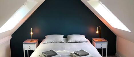 2 bedrooms, bed sheets