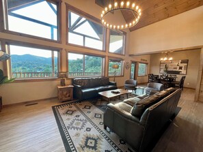 Smart TV, chimenea y videojuegos 