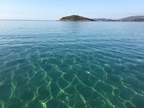 In Strandnähe, Liegestühle, Strandtücher