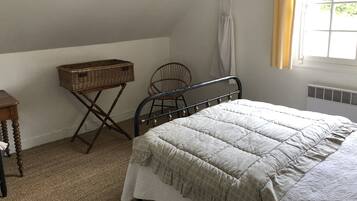 5 bedrooms, iron/ironing board, travel crib, free WiFi