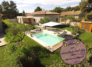 Alberca al aire libre y alberca climatizada