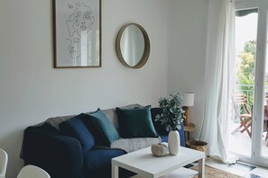 TV - Beau T3 -terrasse & Parking, Proche Plage 1er Étage Droite (Hyères)