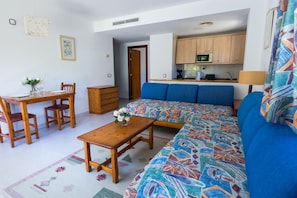 Smart TV, books - Apartamento Coral, Holiday Apartment in Puerto Pollença (Puerto Pollença)