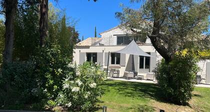 GĂźte dans un Mas Provencal avec piscine, 3km de l'Isle-sur-la-Sorgue - Balthazar