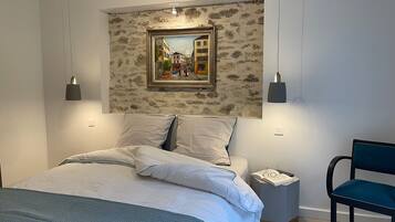 1 bedroom, travel cot, free WiFi