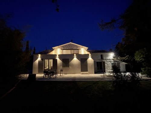 Gîte dans un Mas Provencal avec piscine, 3km du centre de l'Isle-sur-la-Sorgue