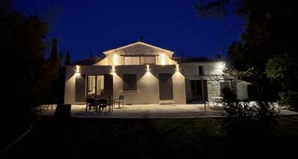 GĂźte Dans un Mas Provencal Avec Piscine, 3km du Centre de L'isle-sur-la-sorgue