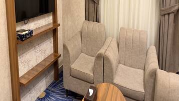 Suite – superior | Allergitestet sengetøy, skrivebord og skrivebord for bærbar PC