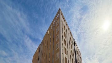 Fachada de la propiedad por la tarde o noche