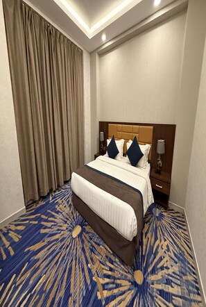 Club suite | Hypoallergeen beddengoed, een bureau, een laptopwerkplek