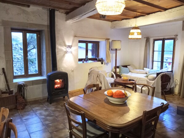 Interior - The Ubac your home with quiet garden perched in Théus (Théus)