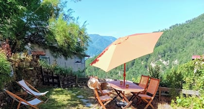 The Ubac your home with quiet garden perched in Théus