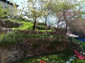 Property grounds - The Ubac your home with quiet garden perched in Théus (Théus)