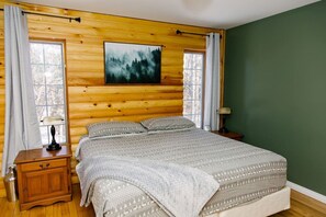 3 bedrooms, desk, WiFi, bed sheets