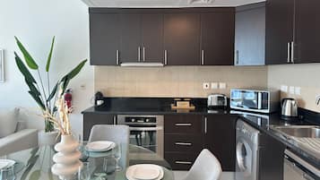 Dúplex Elite | Cuina privada | Frigorífic, microones, forn i placa de cuina