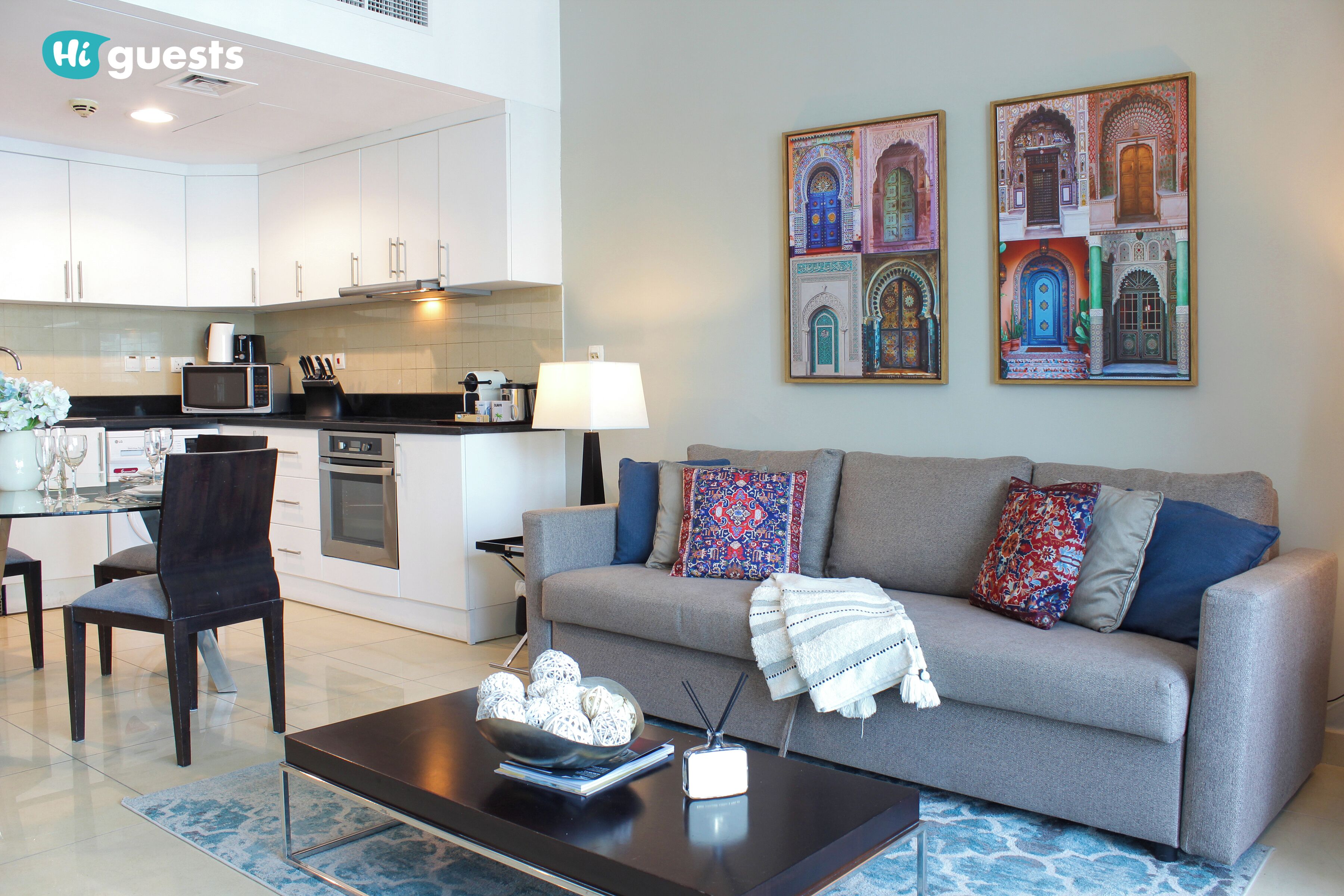 Apartamento clássico | Área de estar | TV LCD 55 polegadas com canais a cabo, TV