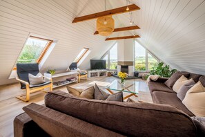 Smart TV, fireplace, DVD player