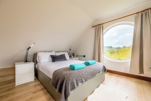 4 Schlafzimmer, Bügeleisen/Bügelbrett, Reisekinderbett, WLAN