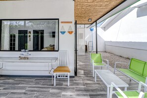 Terrace/patio - Delightful Getaway Near the Beach W/ Private Pool, Fast WiFi, & Dog Friendly (Playa Carrillo)