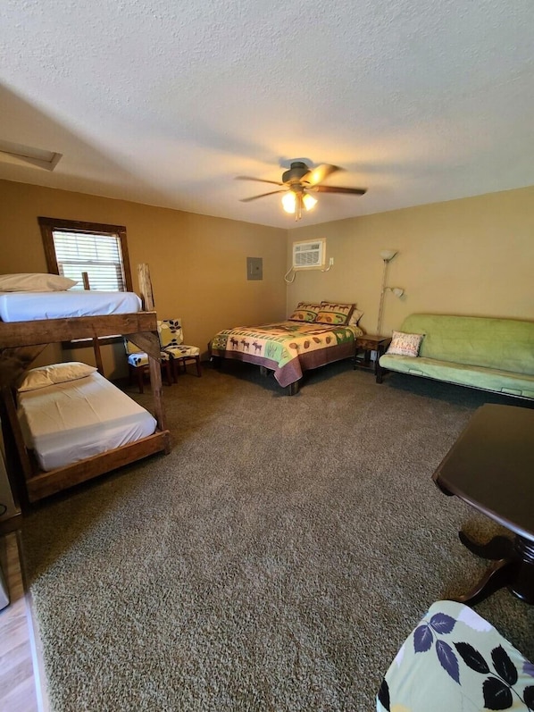 1 bedroom, bed sheets
