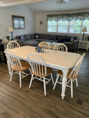 Dining - Oceanside Village 4 bedroom home 4 minute walk to the beach HappyDaze (Myrtle Beach)