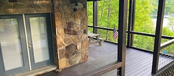 NORRIS LAKE FRONT RENTALS: LOLA'S LAKE HOUSE LAKE FRONT LOCATION