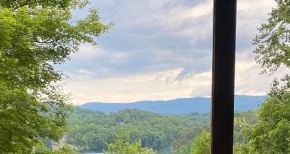 NORRIS LAKE FRONT RENTALS: LOLA'S LAKE HOUSE LAKE FRONT LOCATION