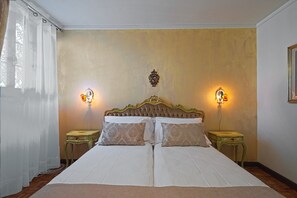 4 Schlafzimmer, Schreibtisch, Bügeleisen/Bügelbrett, Reisekinderbett