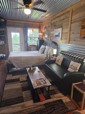 1 bedroom, desk, iron/ironing board, free WiFi