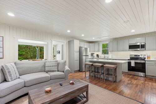 Adorable Cabin! Walk to Downtown!