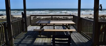 Amazing 5-bedroom beachfront home waiting for your getaway, sleeps 16