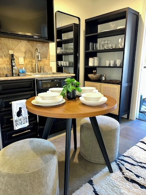 Dining - CANYONS VILLAGE SKI IN OUT - 1 bdrm condo, VIEWS, steam shower, steps to GONDOLA (Park City)