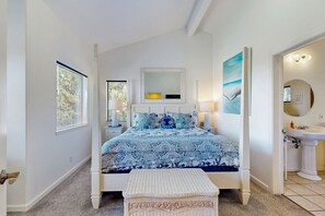 3 bedrooms, iron/ironing board, WiFi, bed sheets - Ocean View Home w/ Private Hot Tub, Gas Fireplace, Lovely Decks & Shared Pools (Sea Ranch)