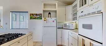 Ocean View Home w/ Private Hot Tub, Gas Fireplace, Lovely Decks & Shared Pools