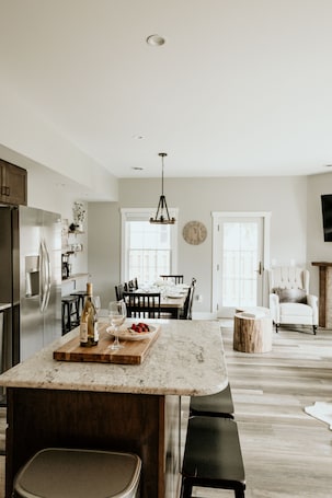 Dining. Walkable to Town, 3 Bed 2.5 Bath