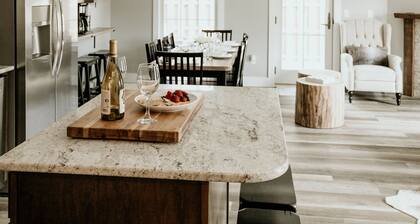 Walkable to Town, 3 Bed 2.5 Bath