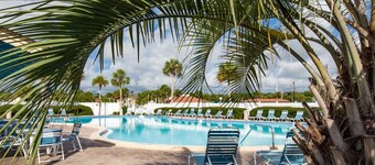 Looney Dunes - Ground Floor - 2 Bed 2 Bath - Condo STEPS From The Beach