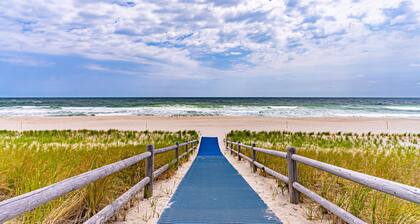 Ocean Front home, Private Beach , 5 Bedrooms, 4 full baths, sleeps 14