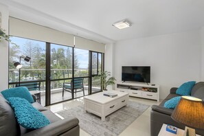 TV - Tasman Towers 2 - PERFECT IN TOWN LOCATION (PORT MACQUARIE)