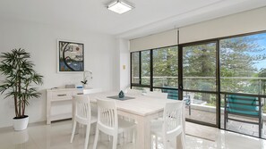 Dining - Holiday Central Tasman Towers Unit 2 (PORT MACQUARIE)
