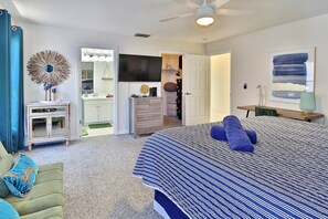 2 bedrooms, desk, travel cot, free WiFi - Captain's Cove waterfront condo with shared heated pool (Indian Shores)
