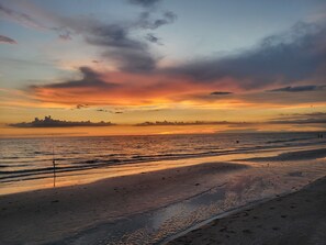 Beach nearby, sun-loungers, beach towels
