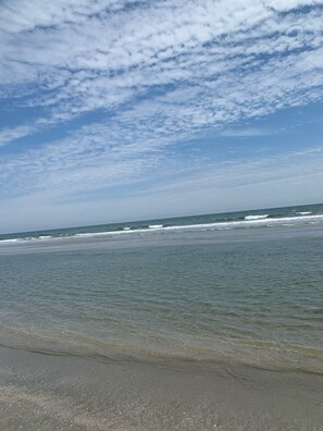 A beach with clear skies and gentle waves. - Private Home Mount Pleasant SC-Vacation Rental - Month/week discount  (Mount Pleasant)