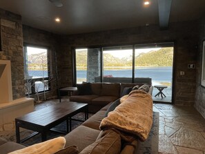 Smart TV, fireplace, DVD player, books