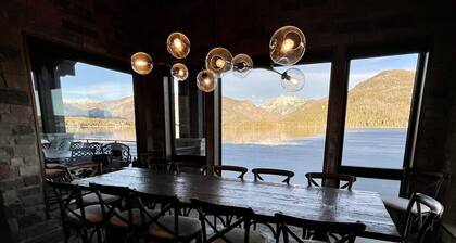 Large Home on Lake with Stunning Views and Amazing Amenities