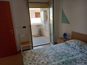 4 camere