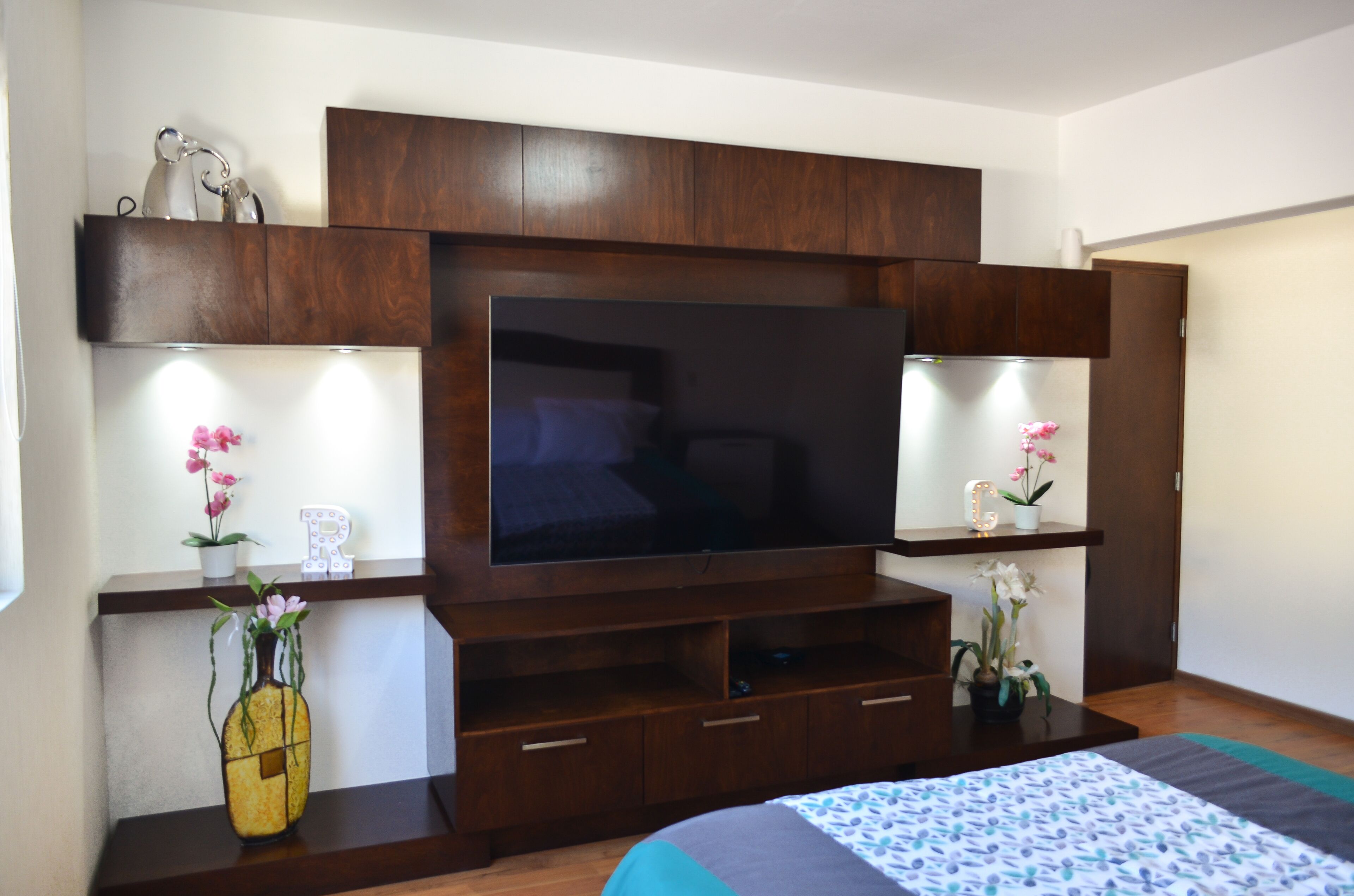 4 Schlafzimmer, Zimmersafe, Bügeleisen/Bügelbrett, kostenloses WLAN