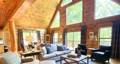 Mountainside cabin minutes from Helen, downtown Clarkesville and Yonah Mountain.